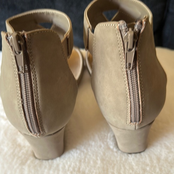 St. John's Bay Tan Wedge Sandals with T-Strap Design - Picture 3 of 4